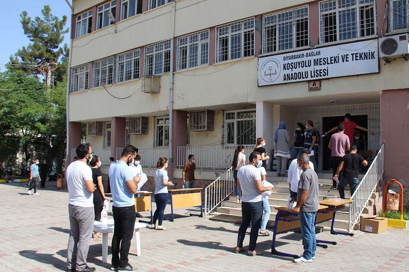 Öğretmenlik Alan Bilgisi Testi sabah oturumu başladı Öğretmenlik Alan Bilgisi Testi sabah oturumu başladı